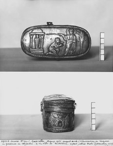 Detail van het deksel van een pyxis die de opwekking van Lazarus met Christus en Martha uitbeeldt